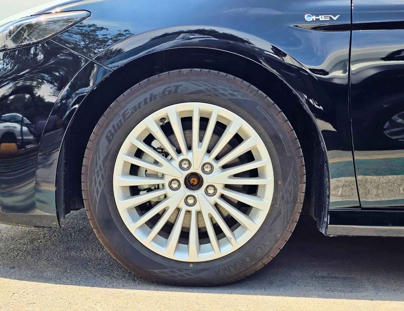 تويوتا كامري E-PLUS HYBRID / 2.5L V4 PETROL / SUNROOF / FABRIC SEATS WITH DRIVER PWR SEAT (CODE # CPEA)