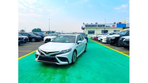 Toyota Camry V6 - SE // SUN ROOF X RED // 2023