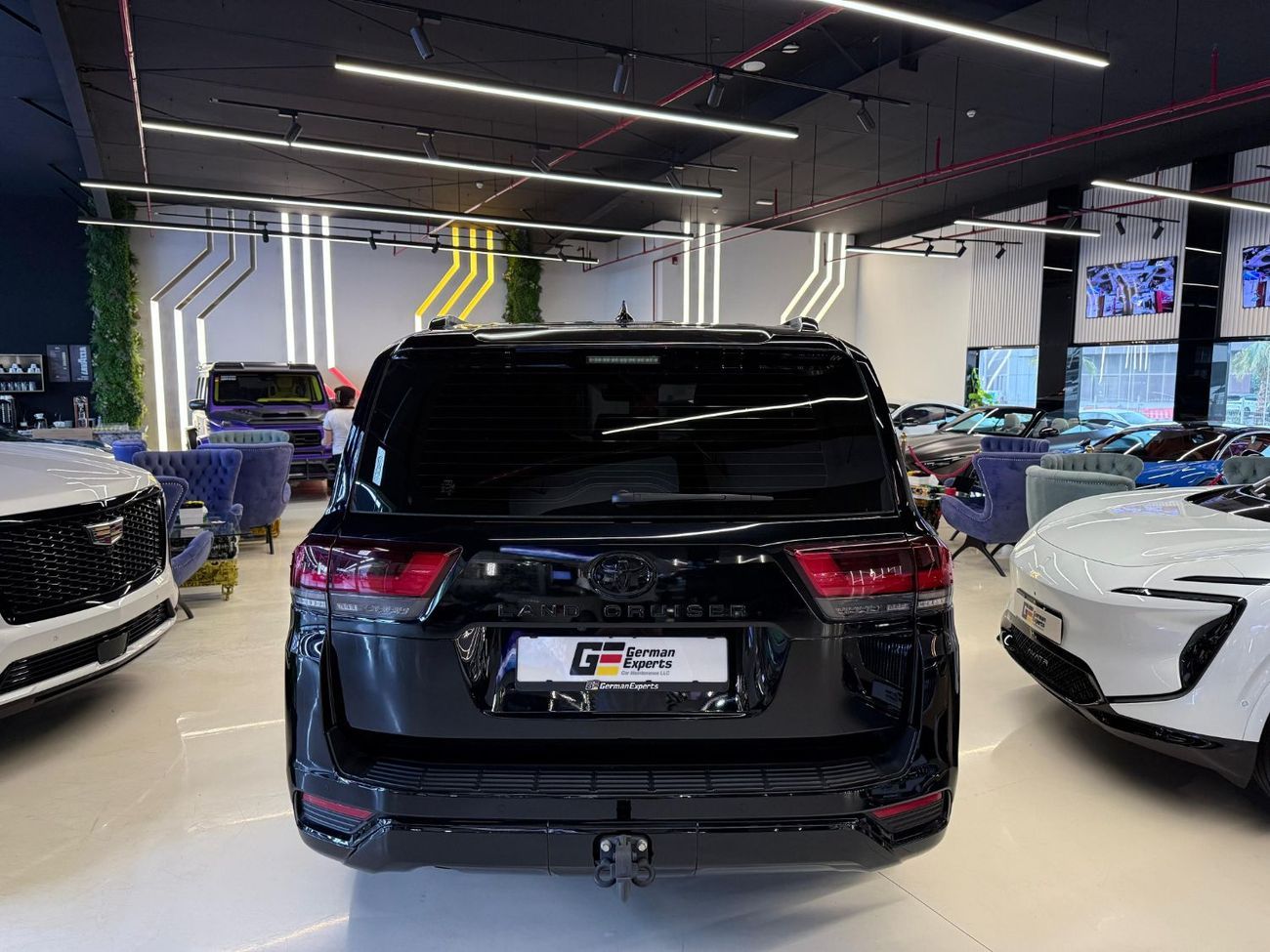 Toyota Land Cruiser VXR 4.0L 2023 Land Cruiser 4.0L VXR GCC-Al Futtaim Warranty - 13,000 KM Only