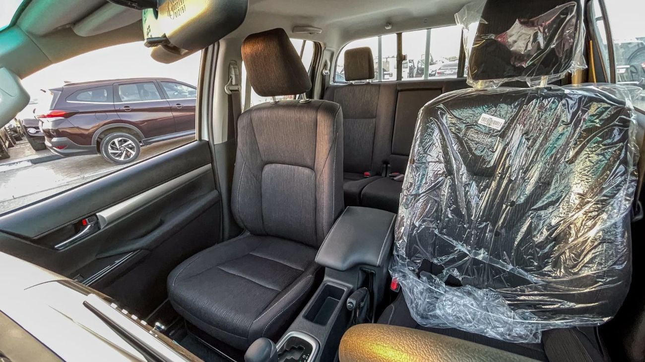 تويوتا هيلوكس SR5 DC 2.4L Diesel A/T 2025YM