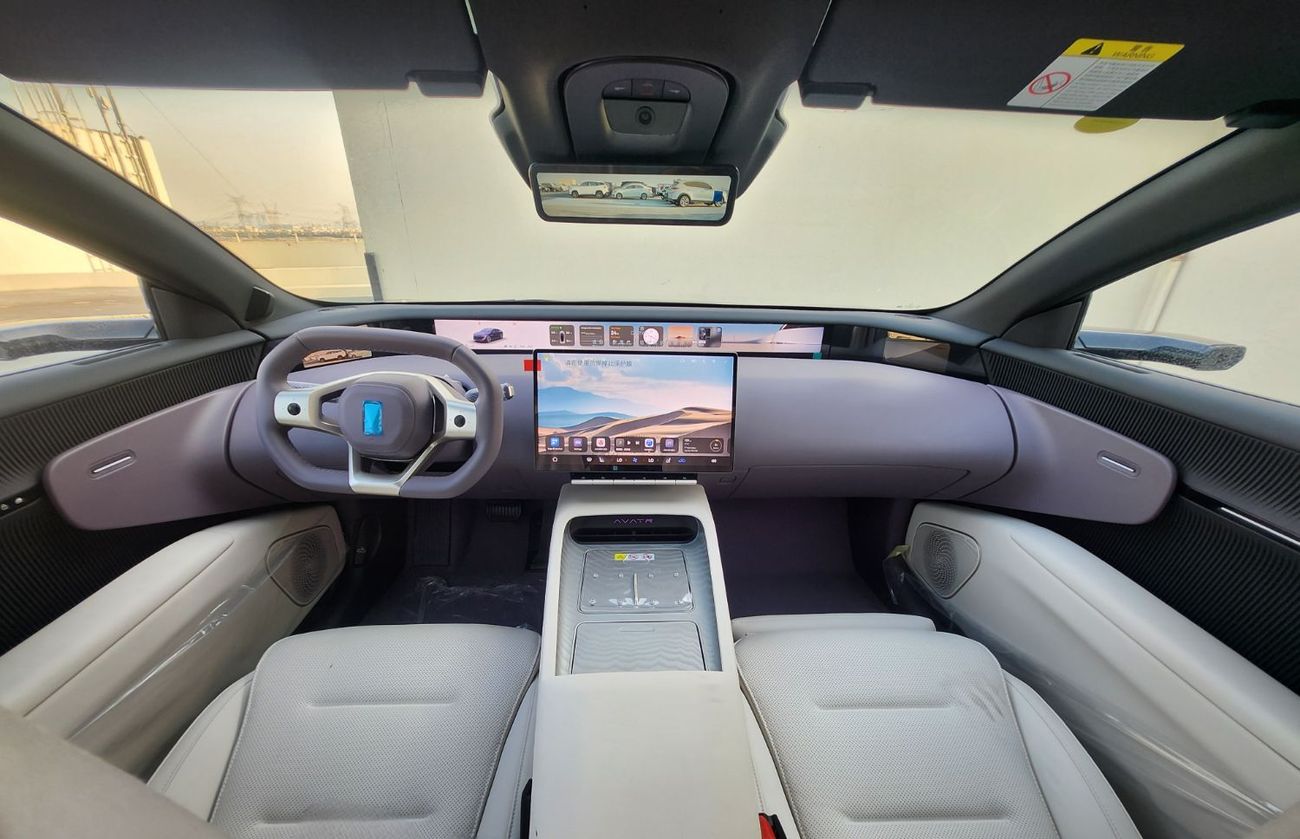 أفاتر 12 Plug in Hybrid- 1300 km total range. 5 seats rear wheel drive