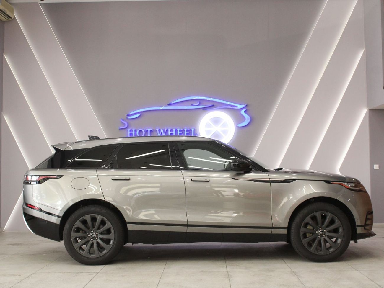 Land Rover Range Rover Velar | R-Dynamic | V4