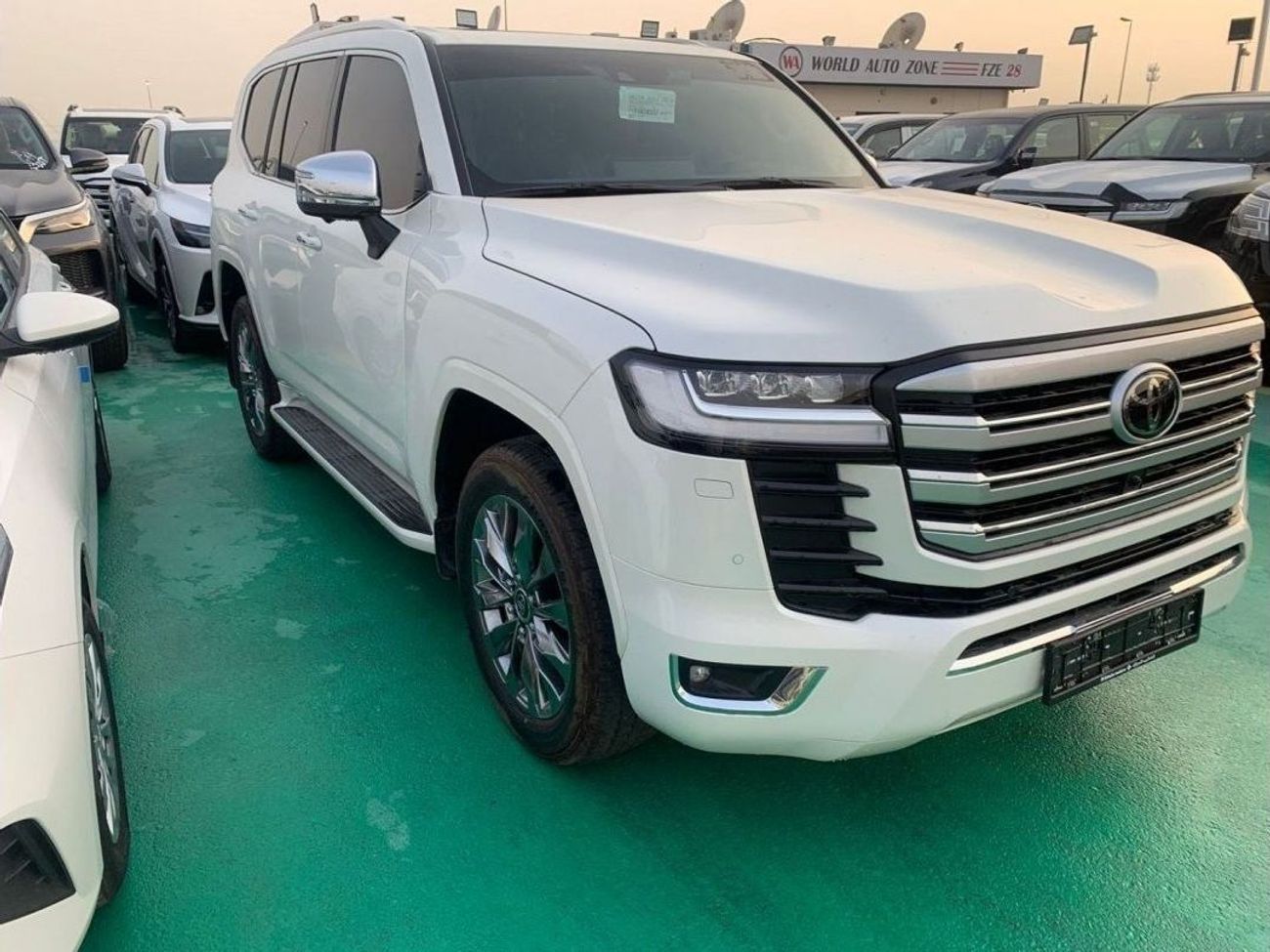 تويوتا لاند كروزر 2025 TOYOTA LAND CRUISER LC300 4.0L VXR WHITE - BEIGE AUTOMATIC FULL OPTION