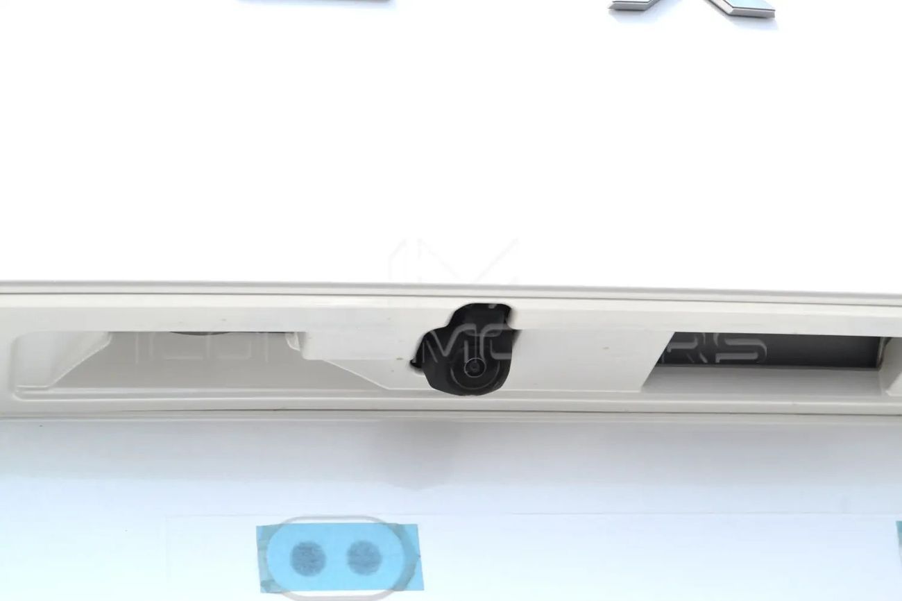 لكزس LX 700h Signature