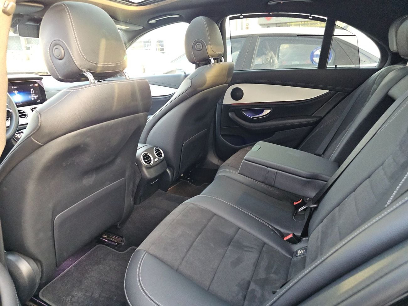 Mercedes Benz E200 PREMIUM Mercedes E200 Black 2.0L Turbo 2023 Model GCC