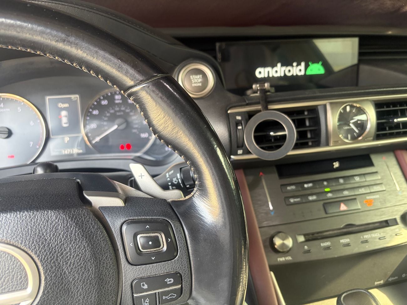 لكزس IS200t 2.0T