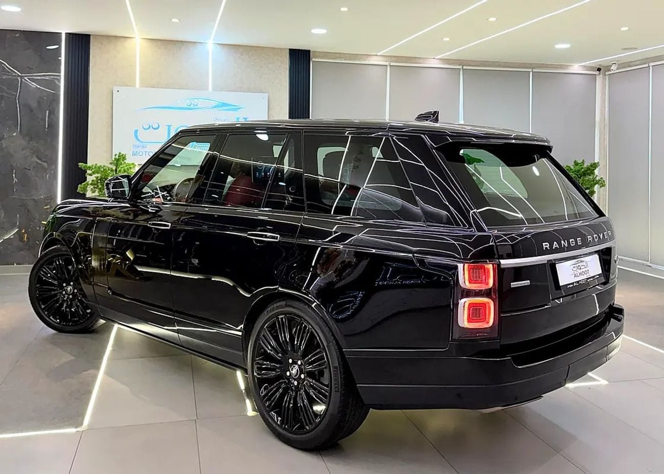 Land Rover Range Rover AUTOBIOGRAPHY KIT RR VOGUE || GCC II FULLY LOADED I| PANORAMA I| SCREENS II HEADS UP DISPLAY