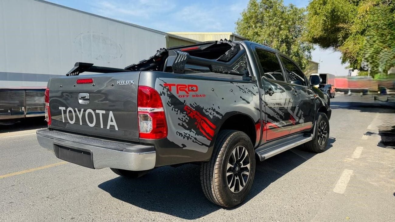 Toyota Hilux BULL BAR WITH HEAVY FOCUSED LED LIGHTS | GTK 4X4 SPORTS BAR | MANUAL TRANSMISSION | 3.0L DIESEL | BO