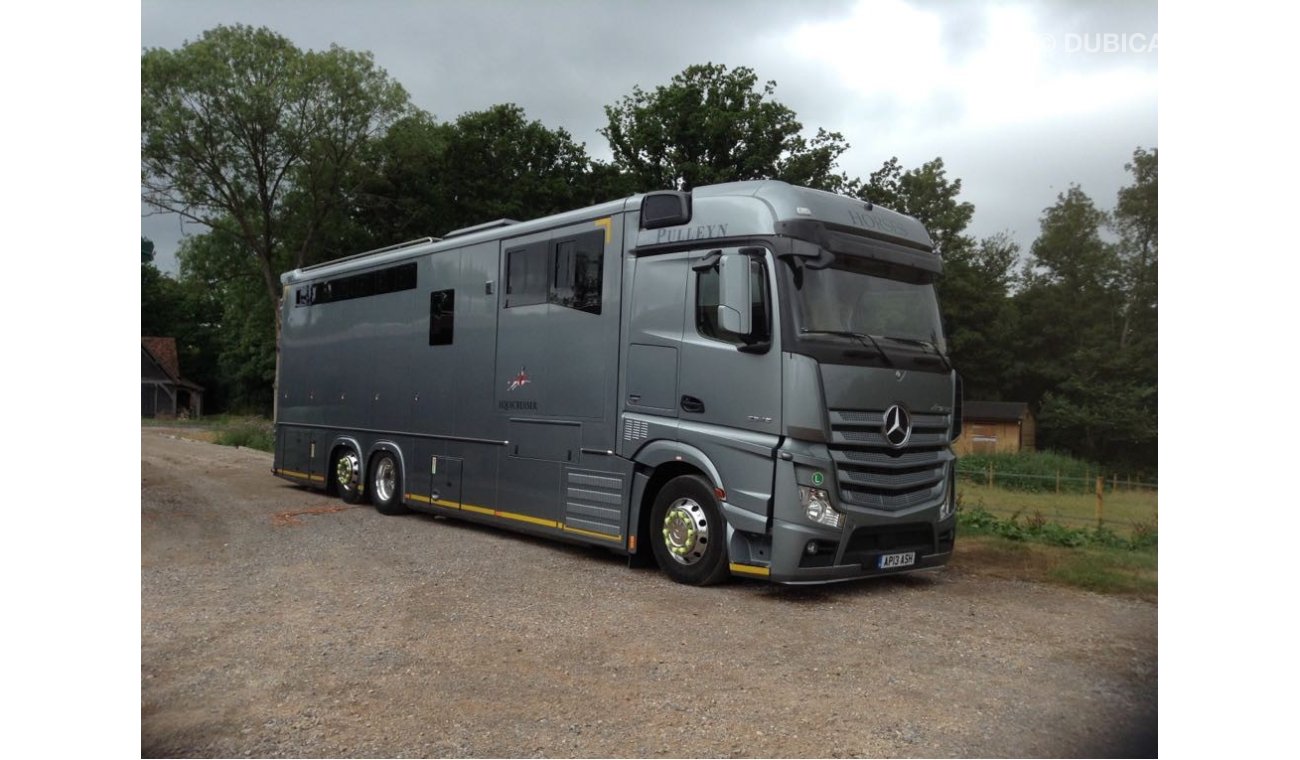Mercedes-Benz Actros Mercedes-Benz Actros 2542 Horse box with options complete with bed