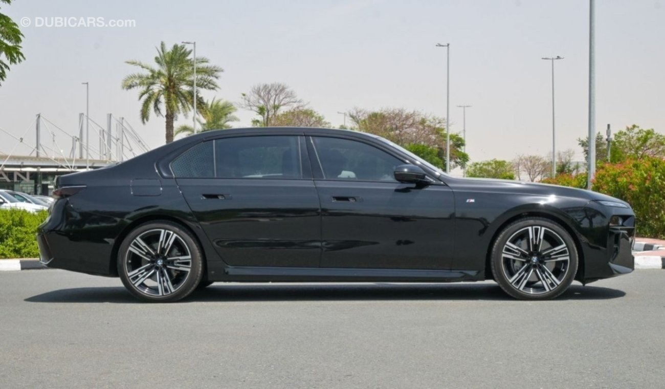 بي أم دبليو 740 BMW 740i Sedan - Black - 2024 Excellent Condition with 5 Years Dealer Warranty and Service