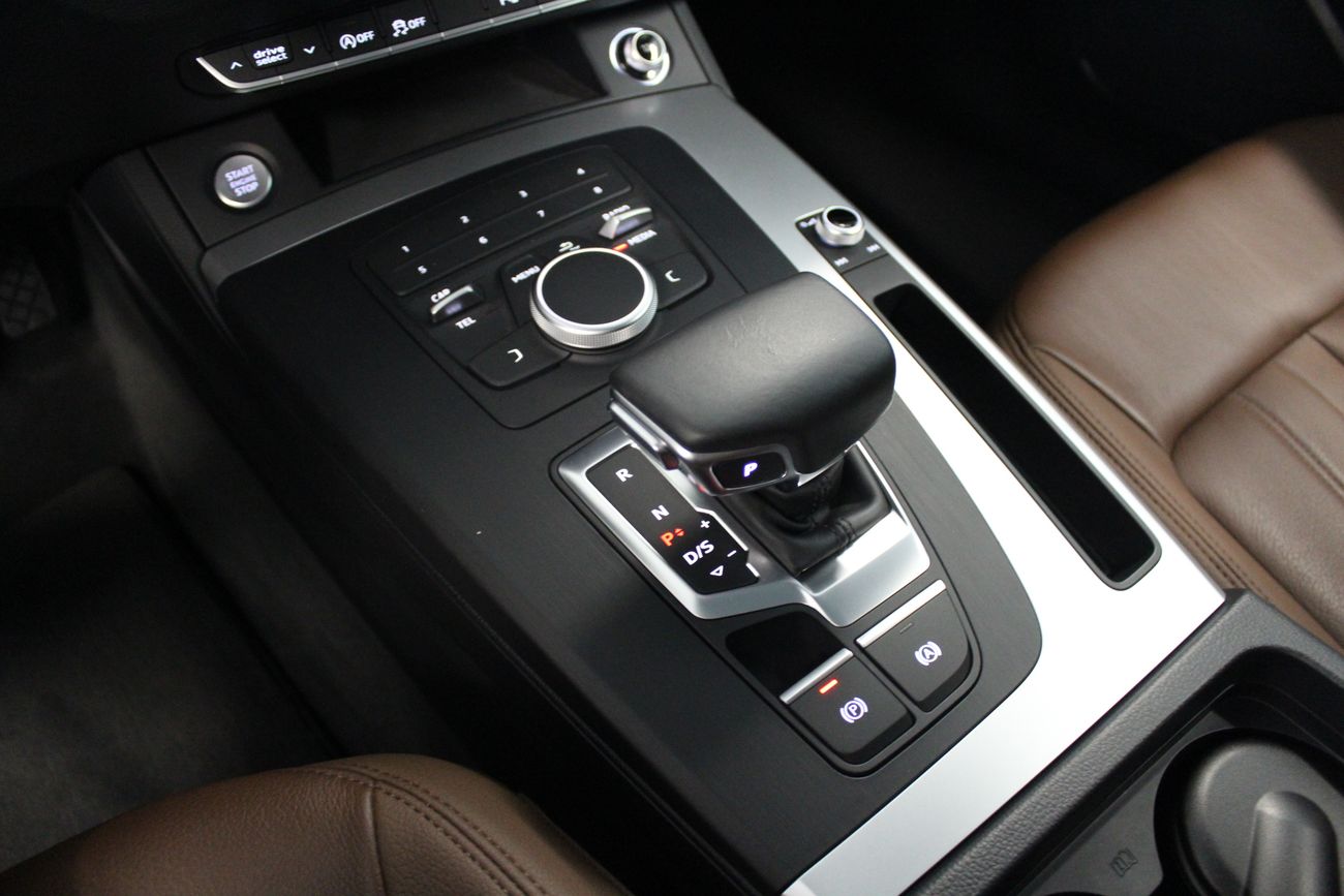 أودي Q5 Q5 45 TFSI quattro 252hp