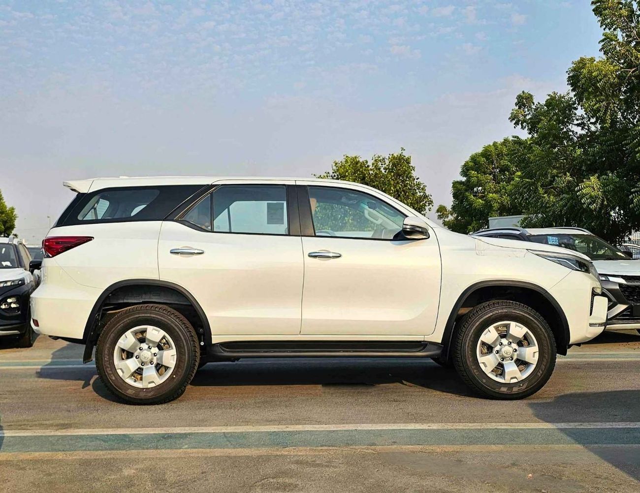 Toyota Fortuner 2.4L V4 DIESEL / MANUAL A.C / MID OPTION 4WD (CODE # FD24B)