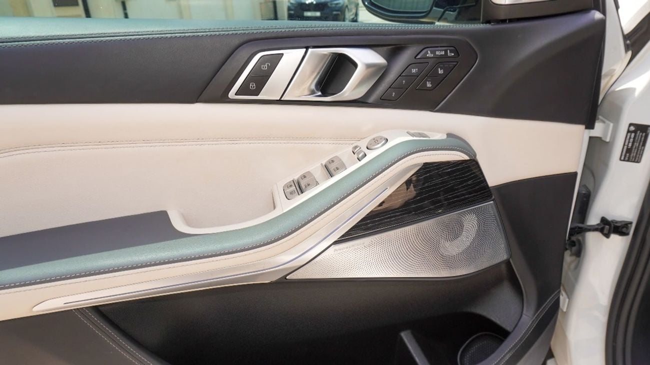 BMW X7 xDriveM60i (6 Seats)