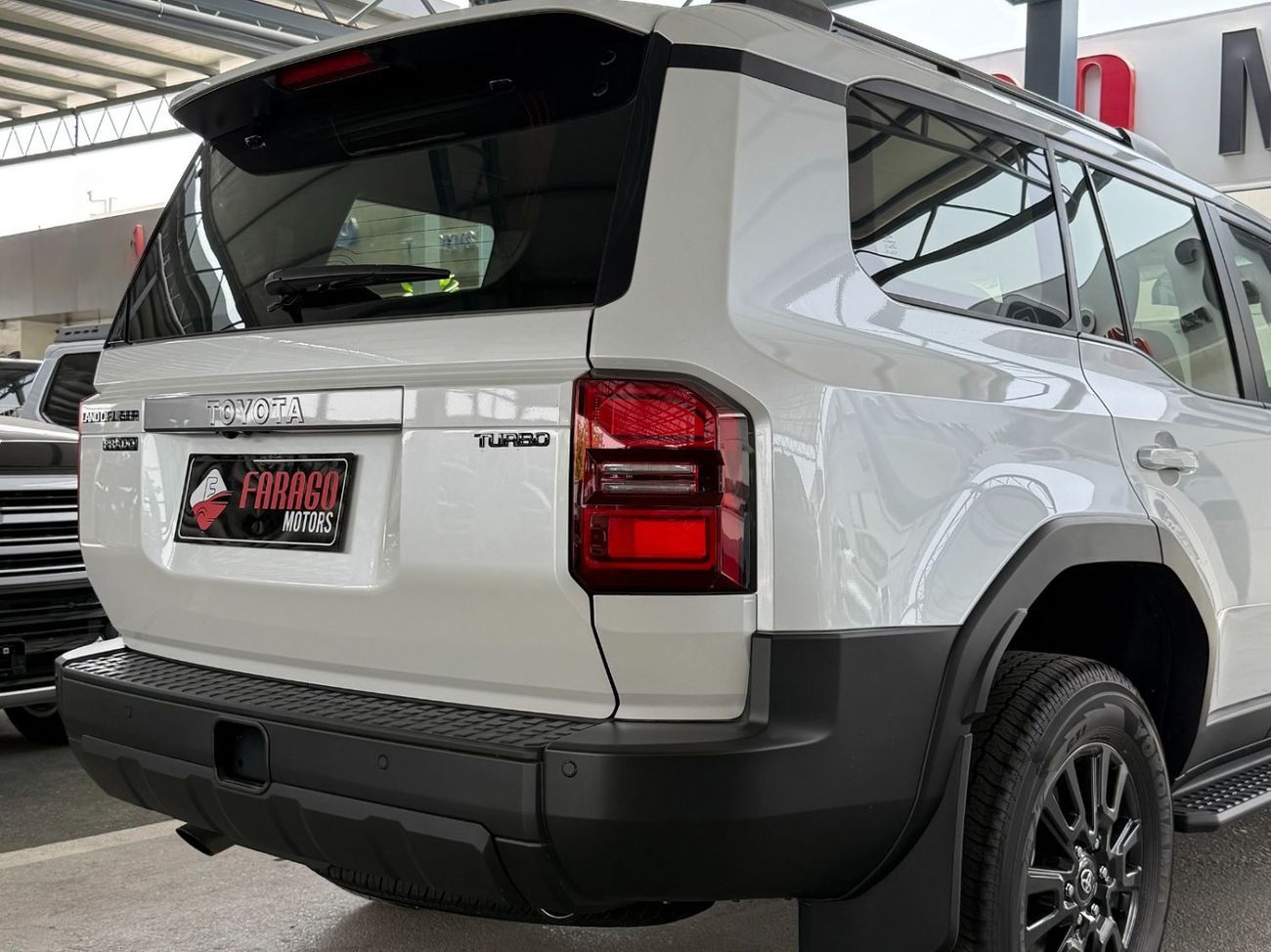 Toyota Prado PRADO 2.8 SUNROOF BLACK INTERIOR ** EXPORT ONLY **التصدير فقط خارج الخليج***