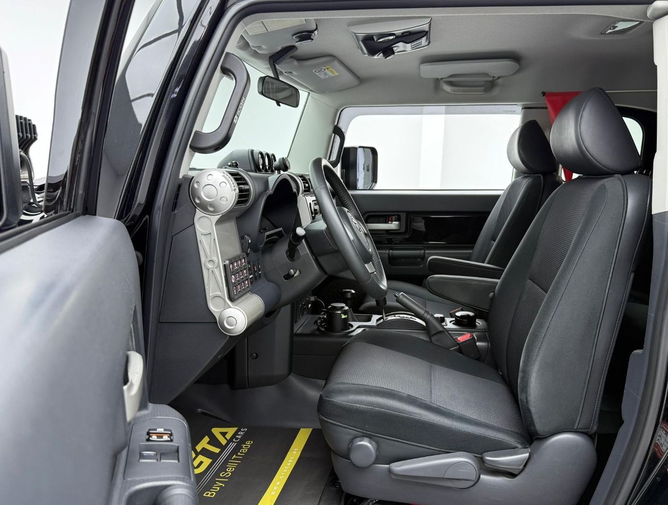 Toyota FJ Cruiser 2015 Toyota FJ Cruiser GXR Titan Upgraded, Full Toyota Service History, Excellent Condition, GCC