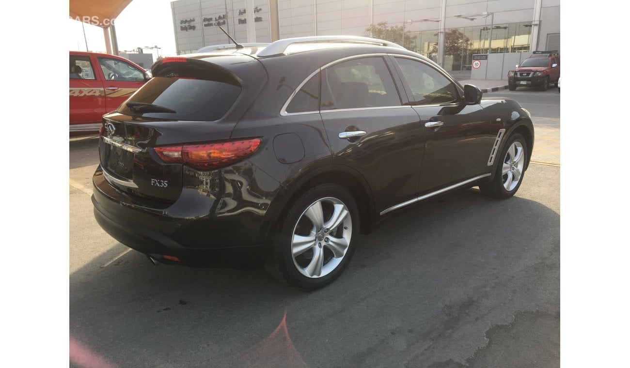 Infiniti FX35