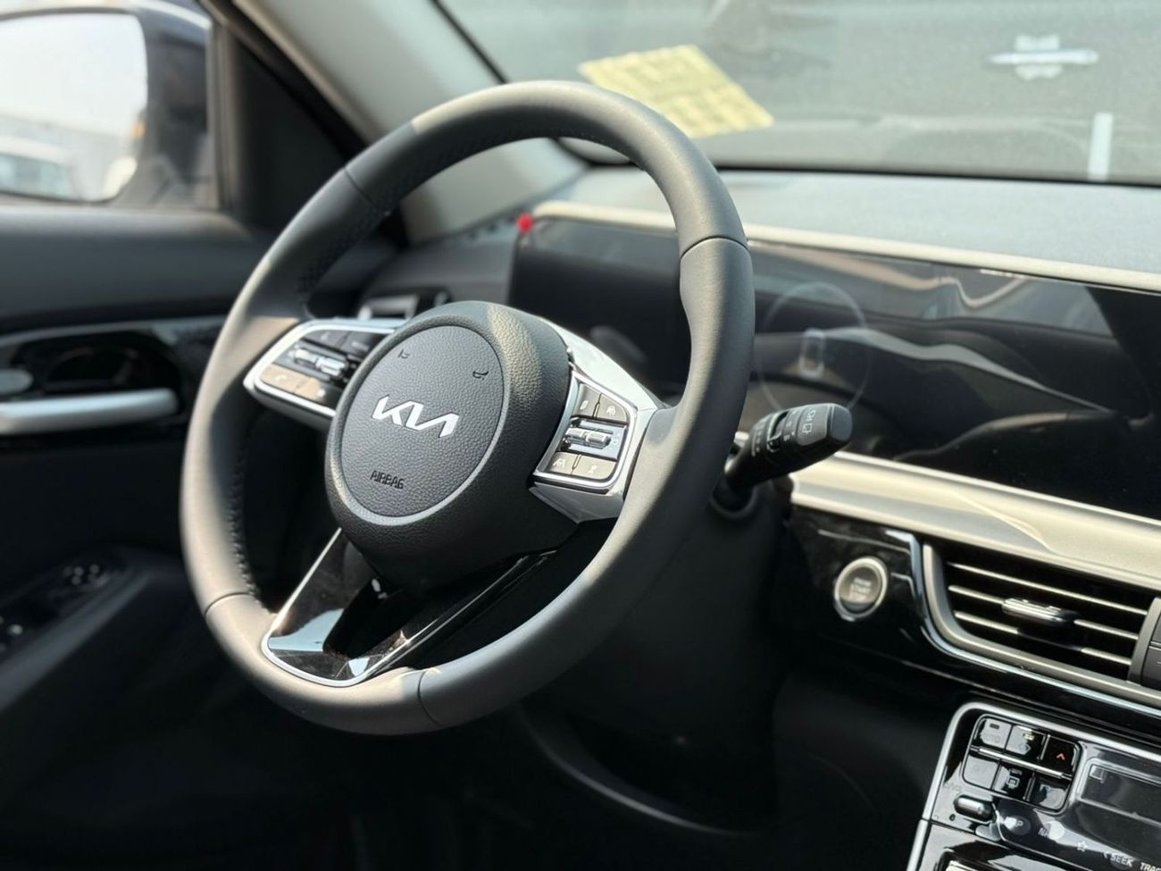 Kia Seltos KIA SELTOS 1.5L CHINESE SPECS FULL OPTION WITH BLACK ROOF