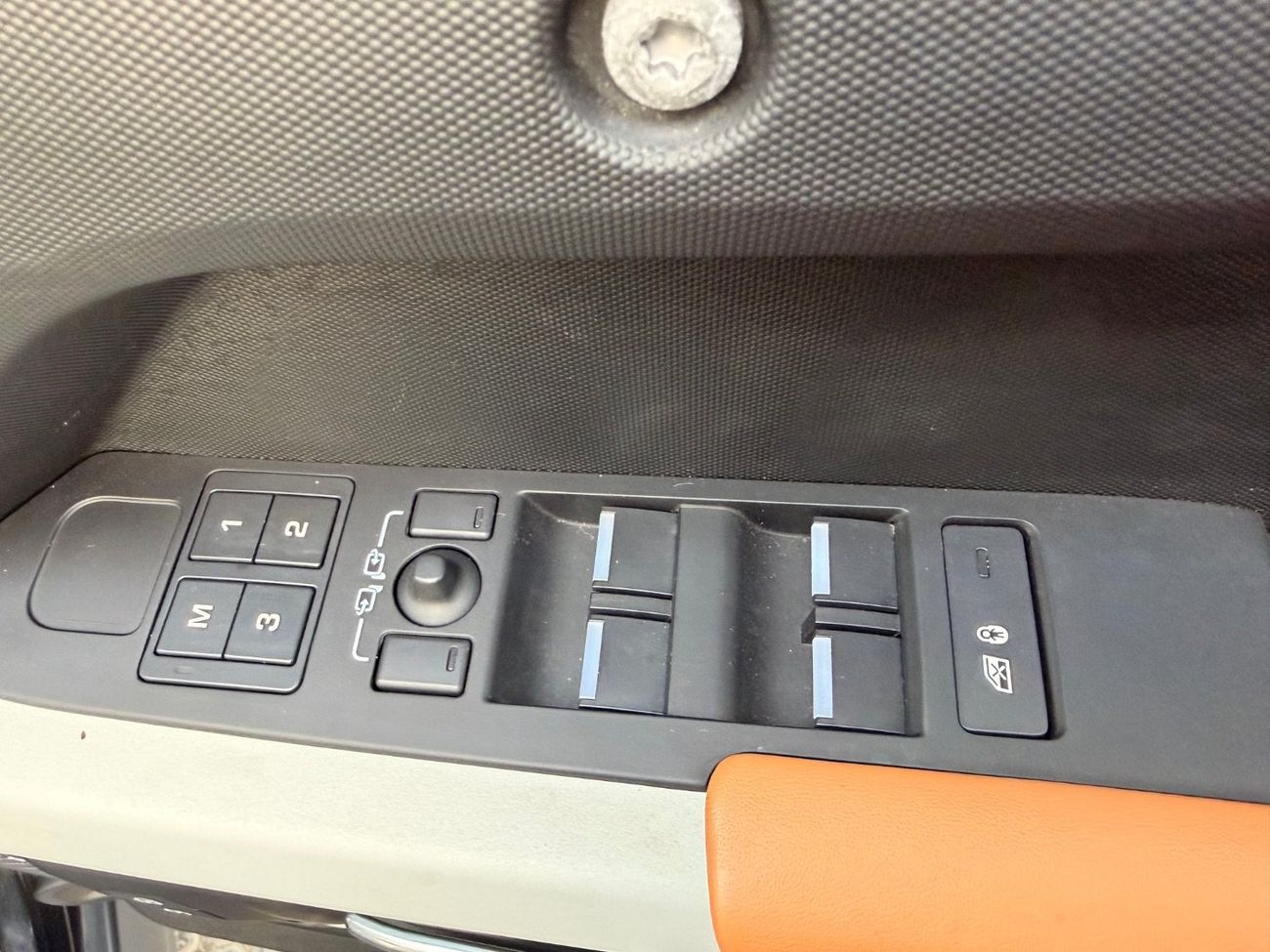 لاند روفر ديفندر 110 D300 X-Dynamic HSE Sport Right Hand Drive exported from Australia