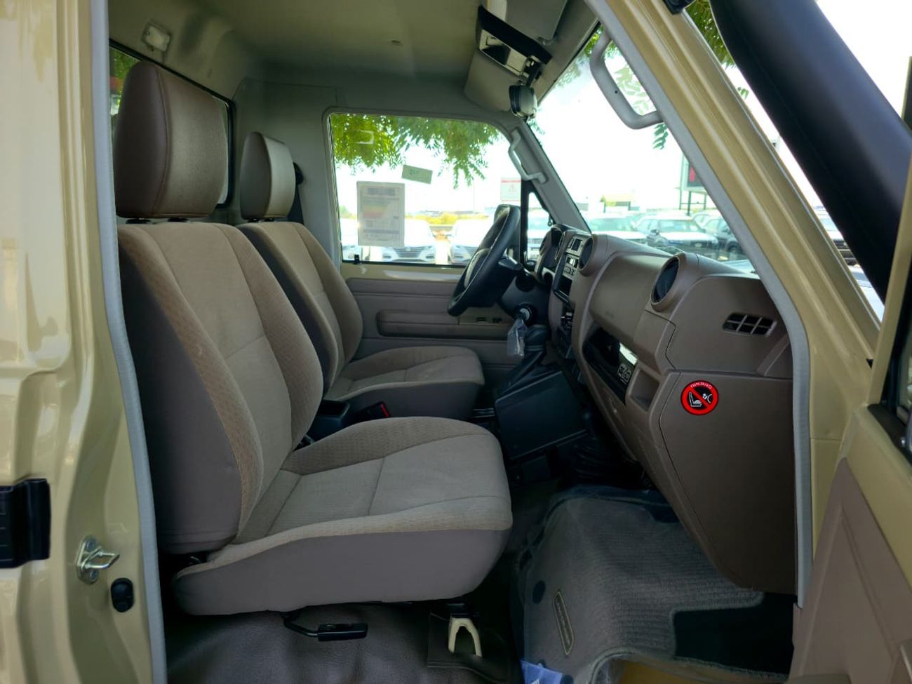 Toyota Land Cruiser Pick Up TOYOTA LC79 SINGLE CABIN PETROL 4.0 - A/T - STD - E - DIFF LOCK - 2025 MODEL - BEIGE INSIDE BEIGE - 