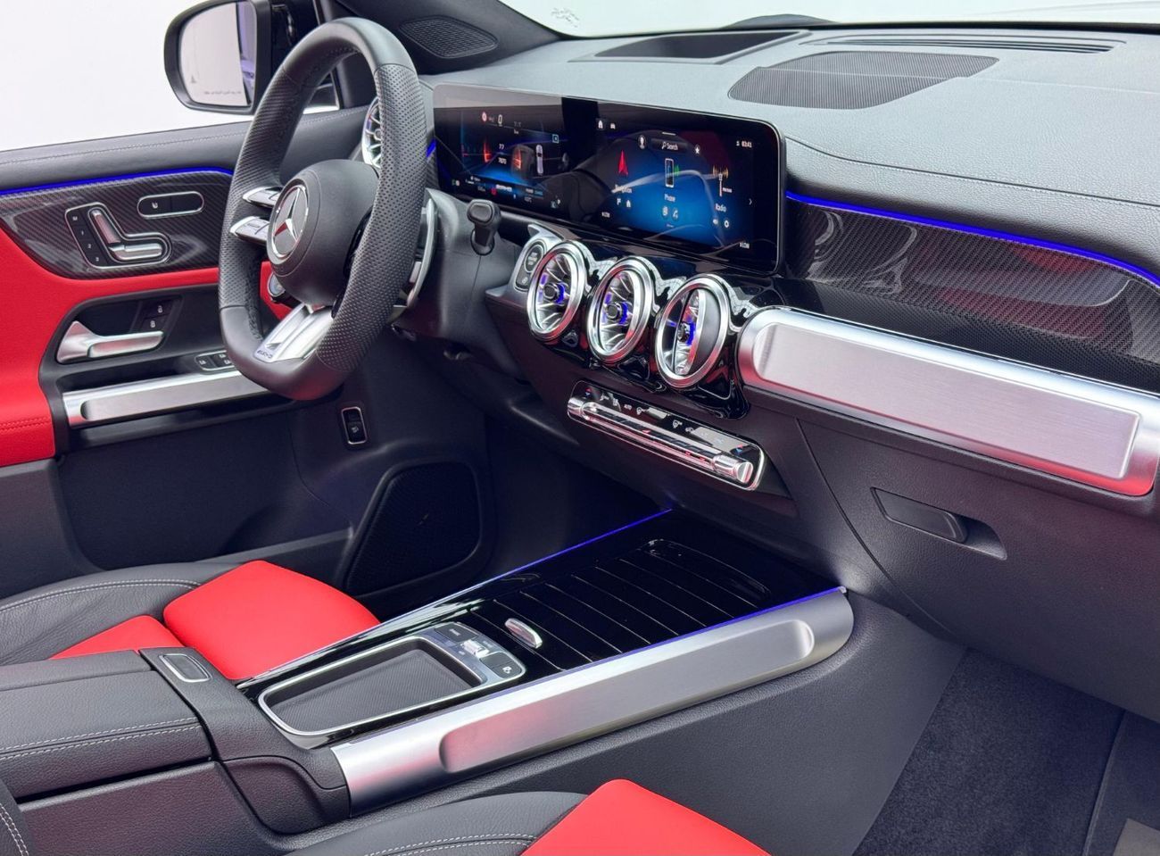 مرسيدس بنز GLB 35 AMG 4MATIC 2.0L (302 HP) 2024 Mercedes Benz GLB35 AMG 4MATIC, 2029 MB Warranty + Service Pack, Full Opti