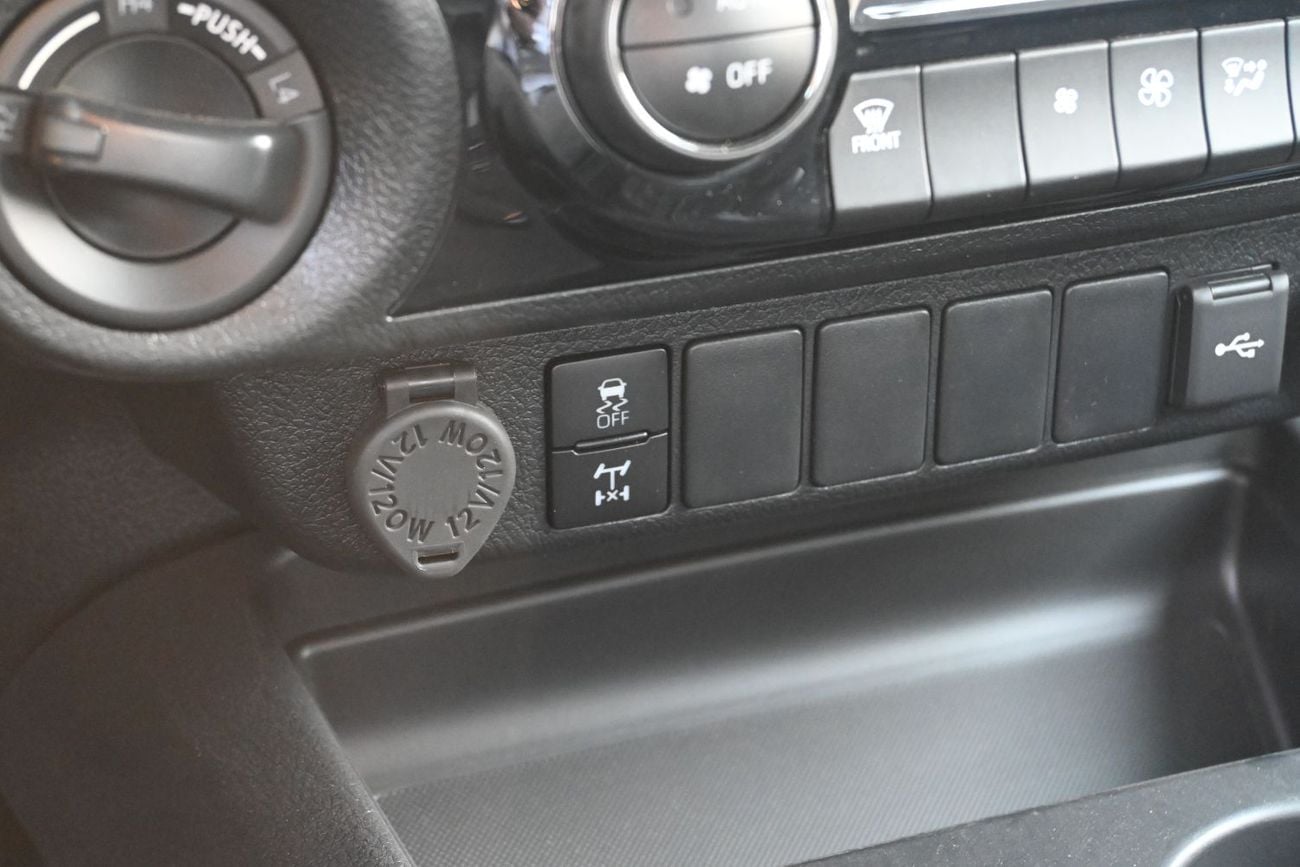 Toyota Hilux Toyota Hilux Adventure 4.0L V6, Petrol, 4WD, Pickup, Model 2026
