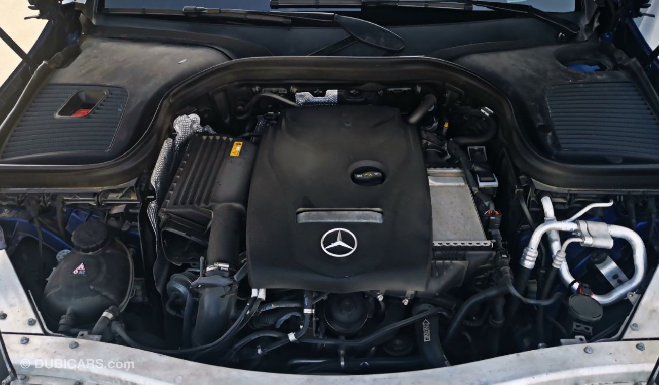 Mercedes-Benz GLC 300 2.0L-4CYL Full Option-Excellent Condition American Specs