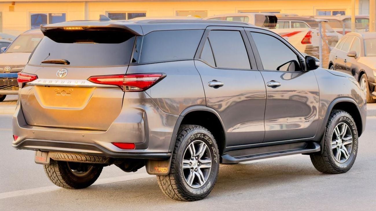 Toyota Fortuner 2017 | RHD | 2.8L DIESEL ENGINE | 4 X 4 | PARKING SENSOR | PUSH START ENGINE | DUAL TONE LEATHER SEA