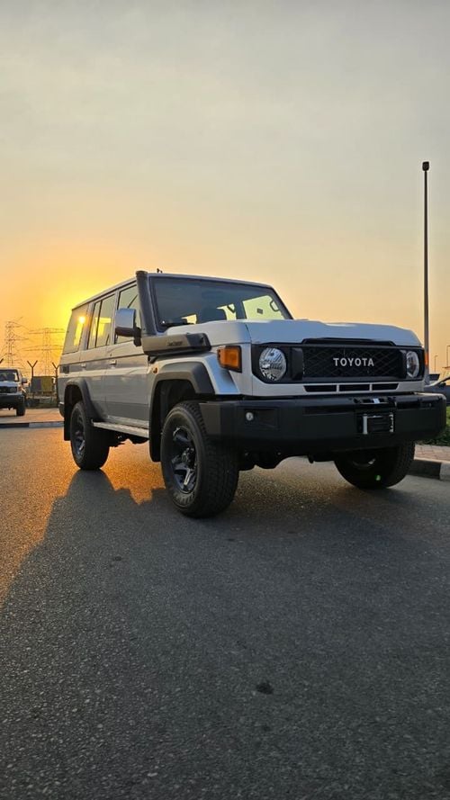 Toyota Land Cruiser Pick Up TOYOTA LAND CRUISER (70 SERIES) (GDJ76) 2.8L SUV 4WD 5Doors