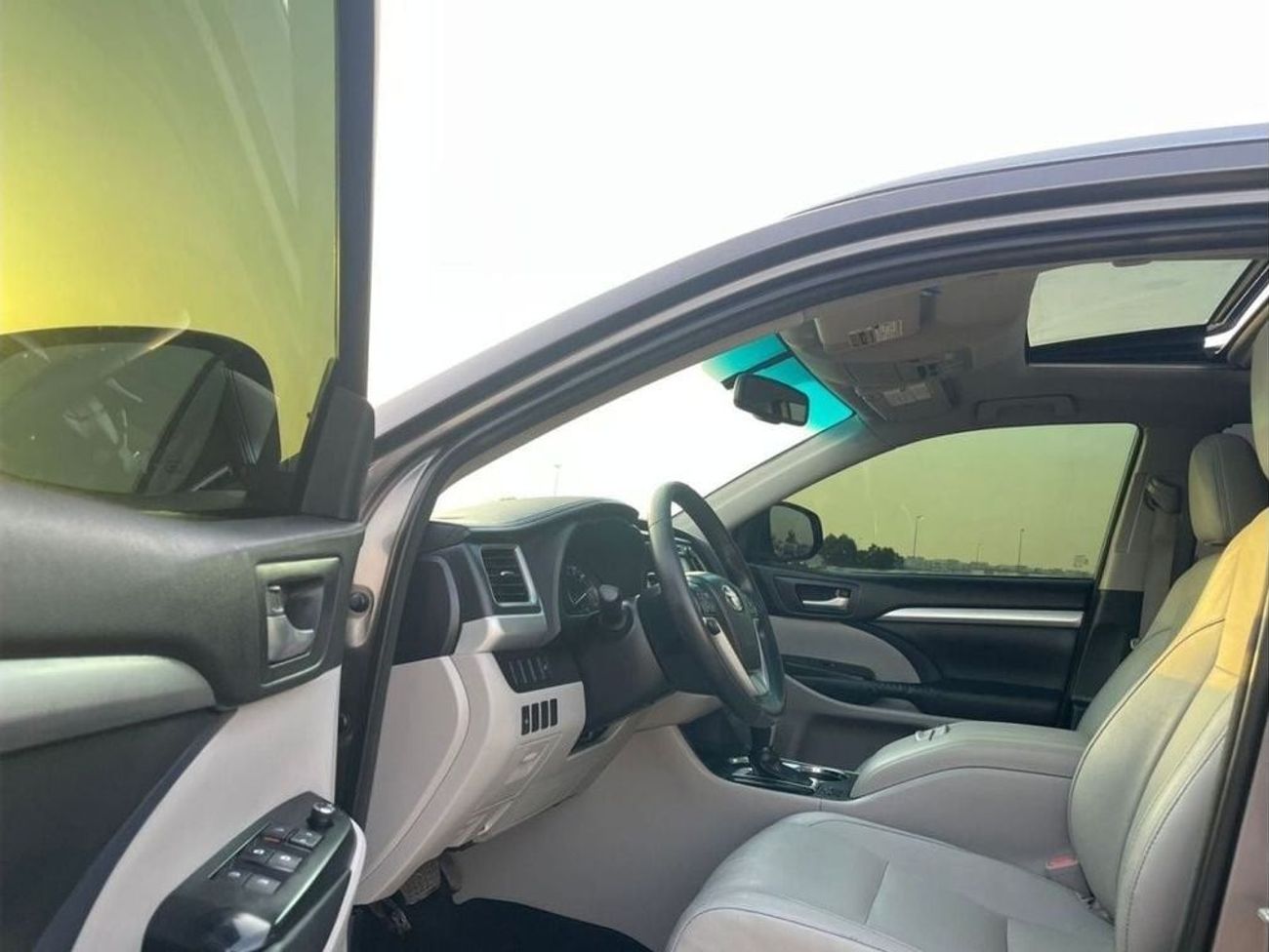 تويوتا هايلاندر 2014 Toyota Highlander XLE 3.5L V6 Full Option 7 Seater  With Side Steps - 90,000 mileage