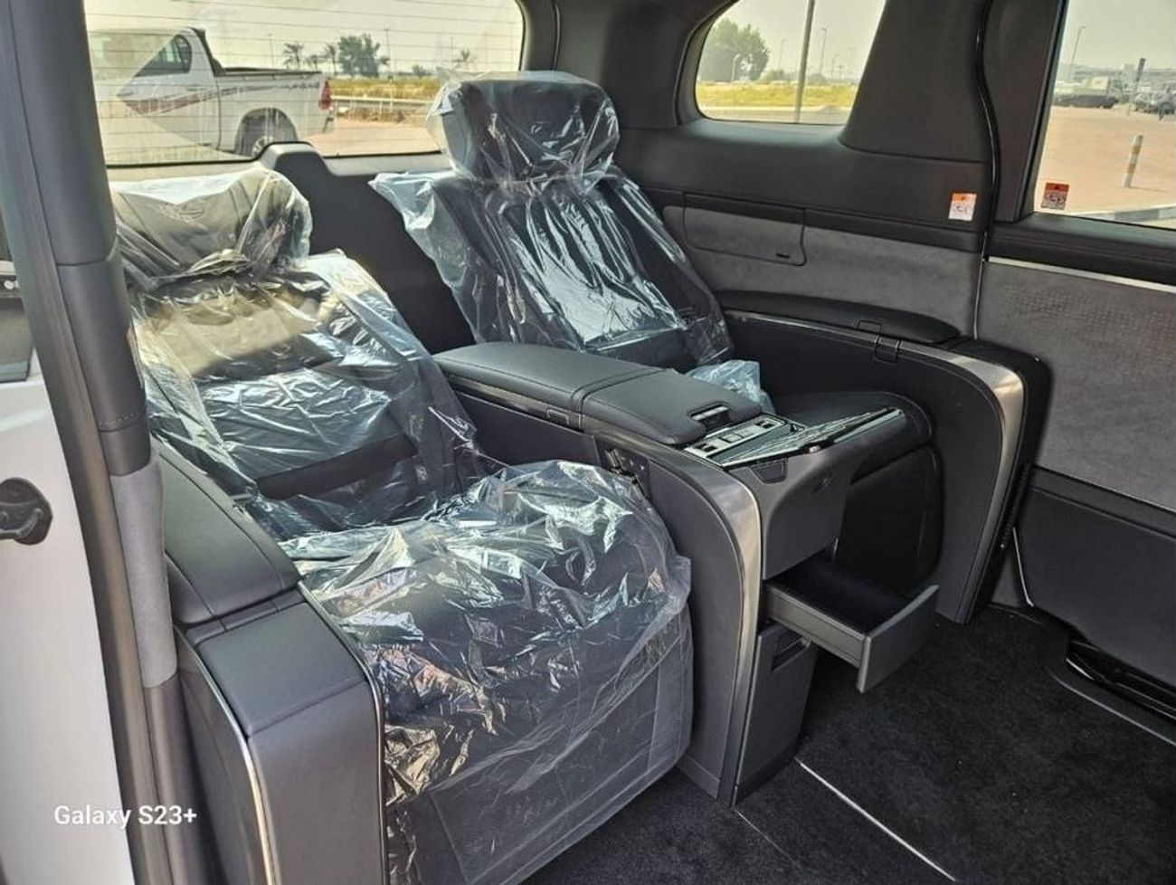 Lexus LM 350h LEXUS LM350H VIP 2024 2.5L AWD