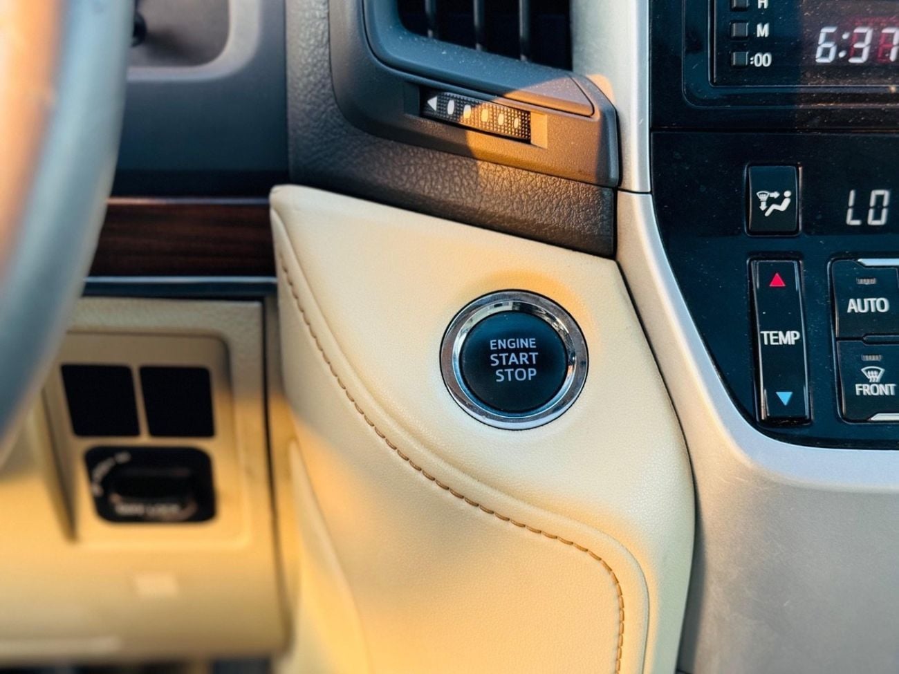 Toyota Land Cruiser GXR Toyota Land Cruiser 2015 Full option