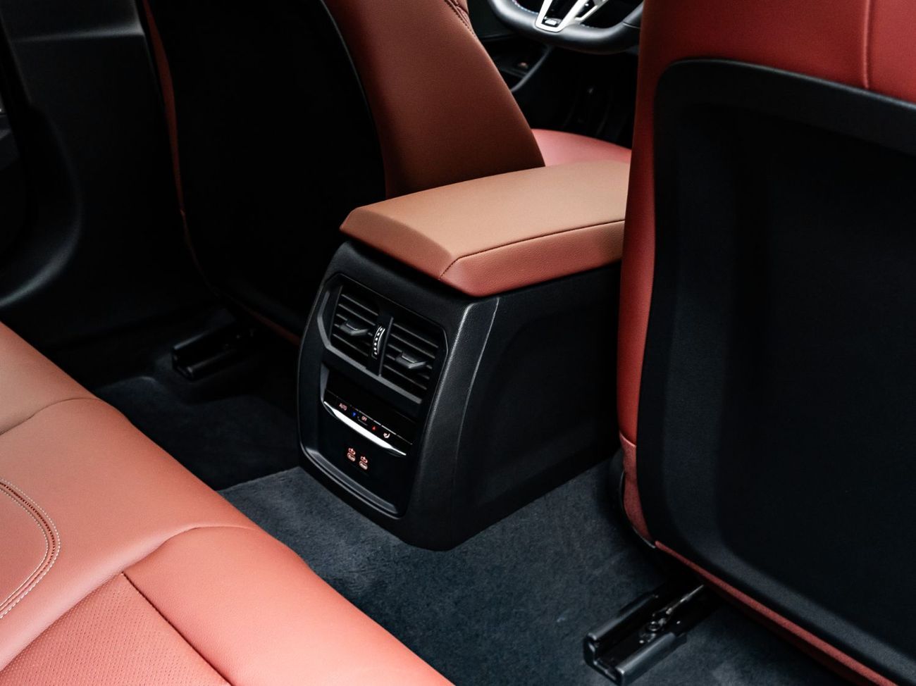 BMW M340i Std 3.0L 2025 BMW M340i xDrive, 2030 BMW Warranty + Service Contract, Low KMs, GCC