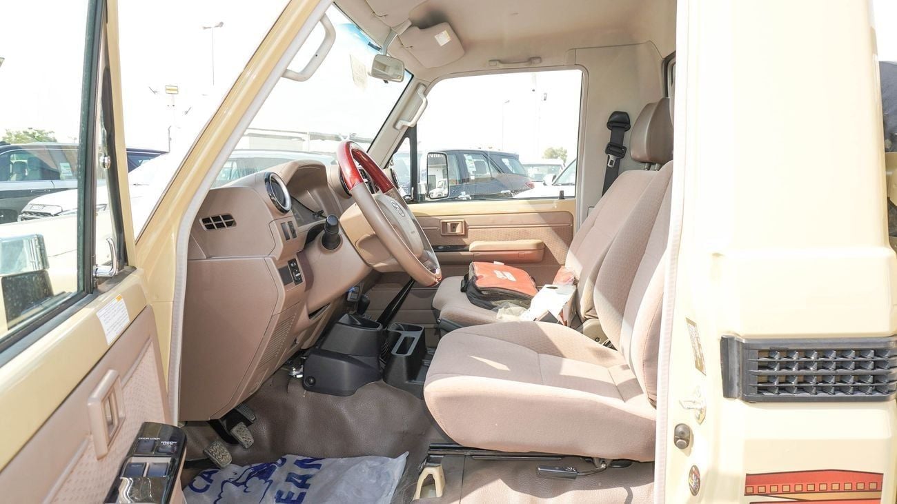 تويوتا لاند كروزر بيك آب 4.0L V6 M/T