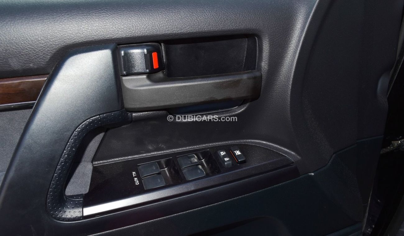 Toyota Land Cruiser GXR V8