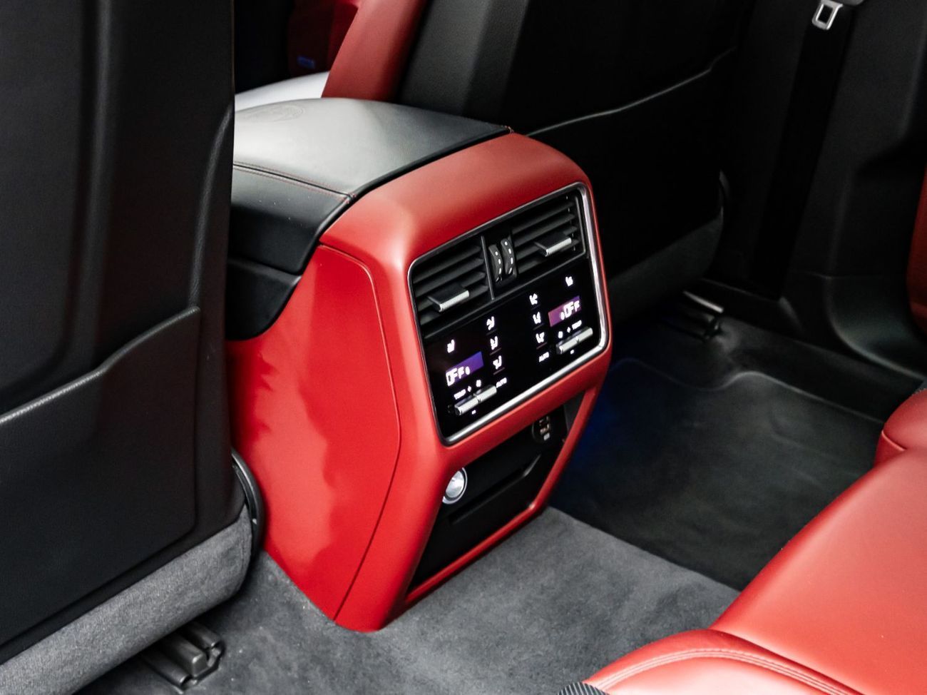 Porsche Cayenne Turbo 4.0L (550 HP) 2019 Porsche Cayenne Turbo, June 2026 Porsche Warranty, Full Service History, Lo