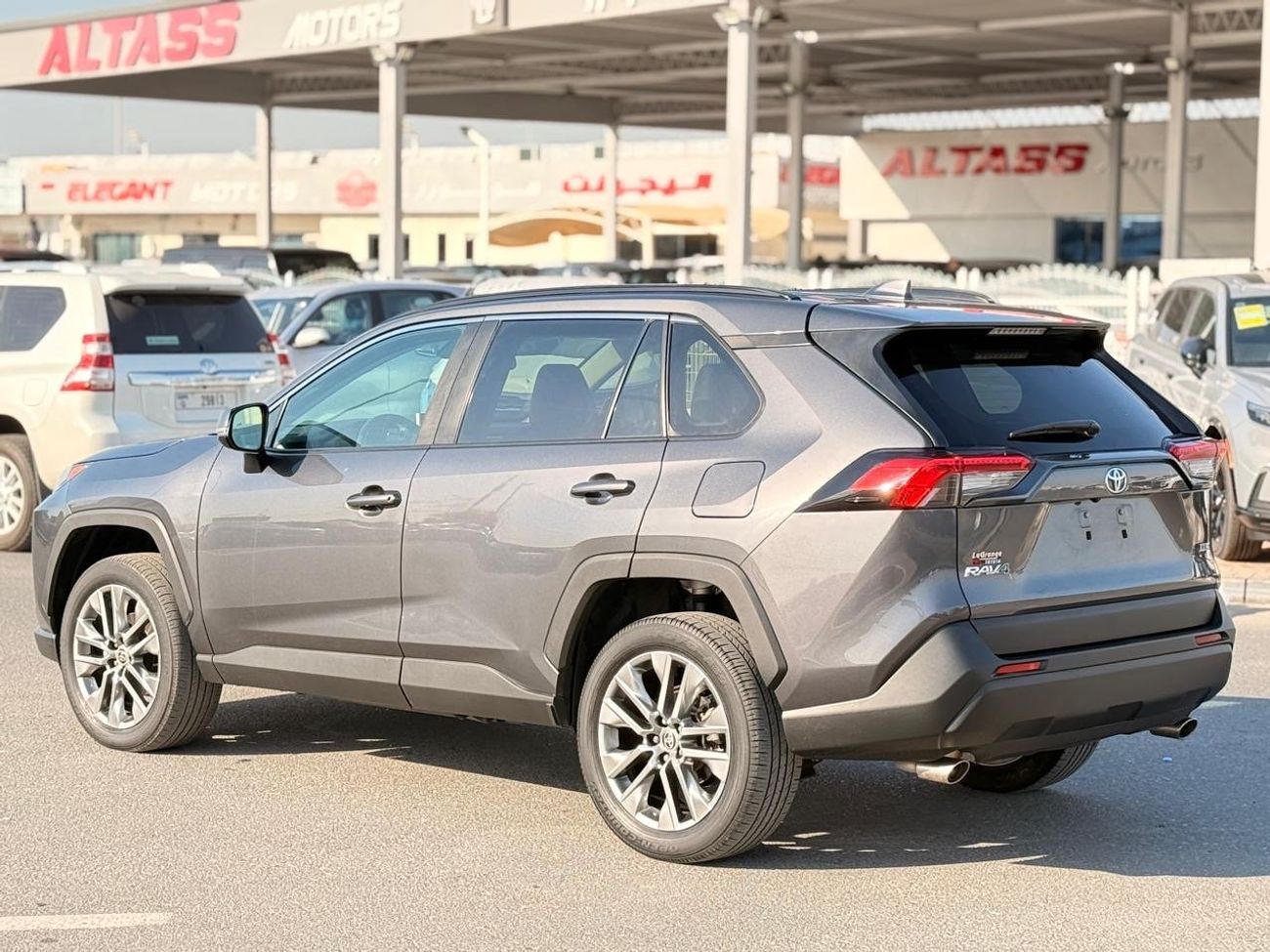 Toyota RAV4 XLE premium 2.5L | Sunroof | leather seats | push start full option