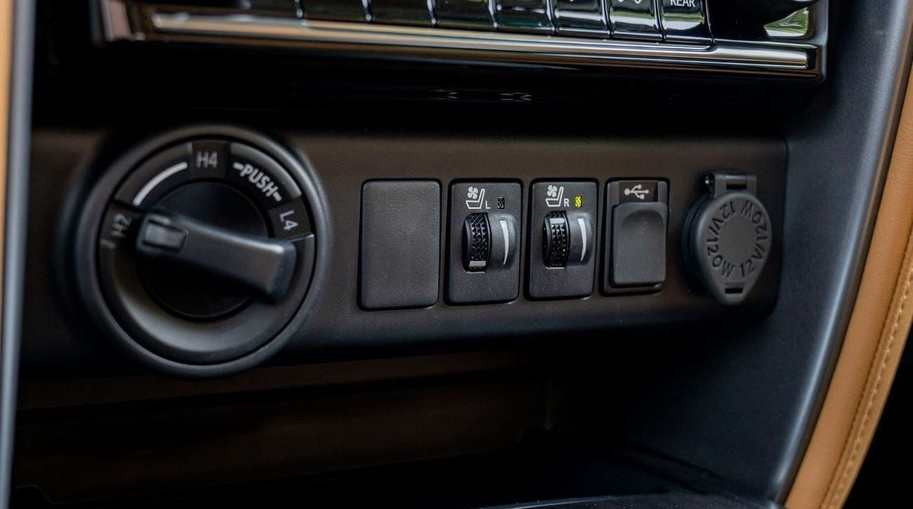 تويوتا فورتونر FORTUNER SR5 4.0L V6 PETROL