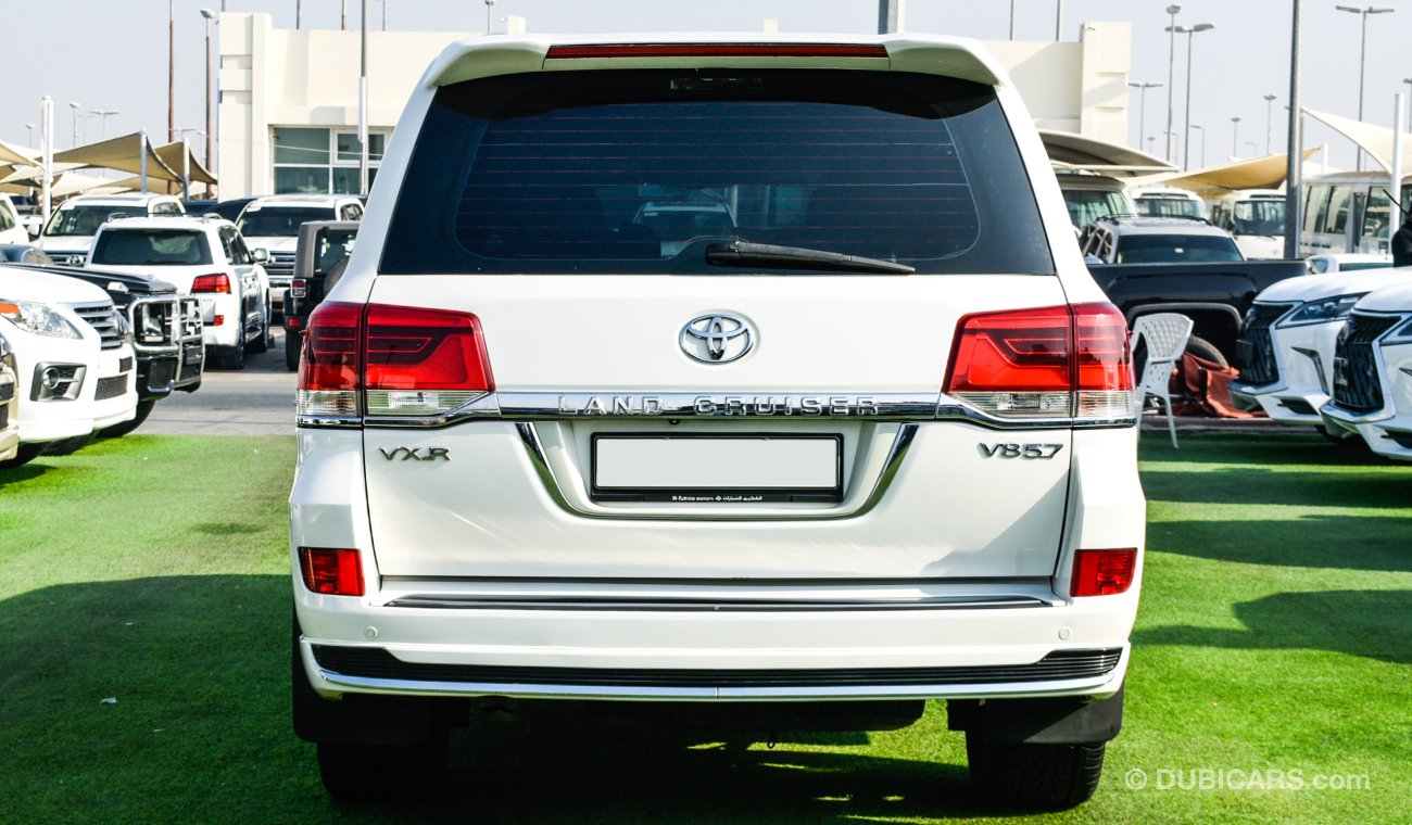 Toyota Land Cruiser VXR V8 5.7 Facelift 2020