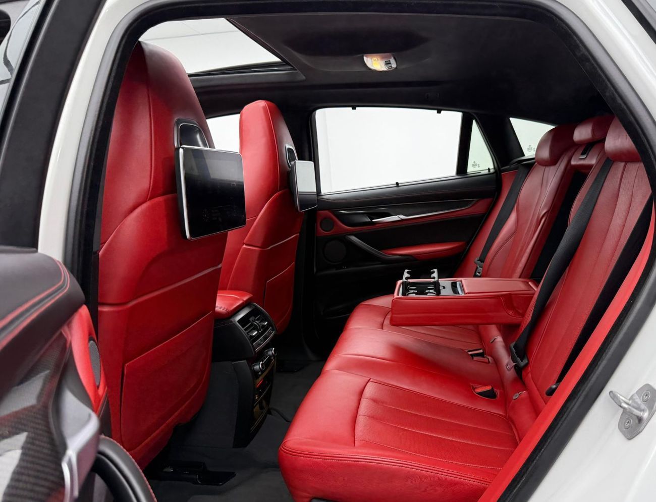 BMW X6M Std 4.4L 2017 BMW X6M, Full Service History, Carbon Fiber Interior, Fully Loaded, Excellent Conditio