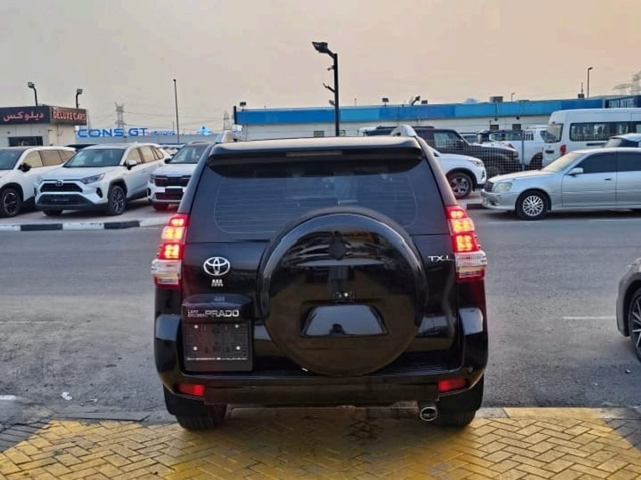 Toyota Prado VXR 4.0L 4WD LHD-GCC SPECS-Automatic-petrol-6 Cylinders-7 Seats-5 Doors