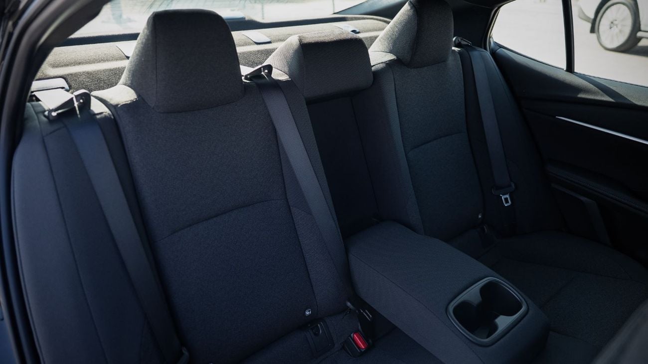 تويوتا كامري LE 2.5L - Black Inside Black