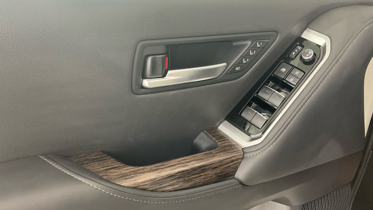 تويوتا لاند كروزر VXR | upto AED 20,000 Ramadan Discount | شامل الضمان | 0 ﺪﻔﻋﺓ ﺃﻮﻟﻯ