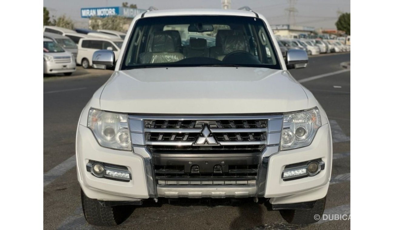 ميتسوبيشي باجيرو 2016 Mitsubishi Pajero 4x4 GLS MidOption / 100% Accident free