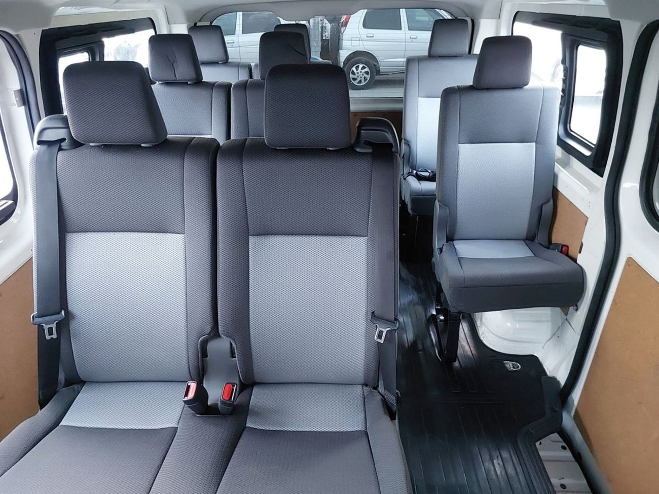 Toyota Hiace TOYOTA HIACE COMMUTER VAN RHD 2022 MODEL 2.8 L DIESEL AUTOMATIC(PM42119)