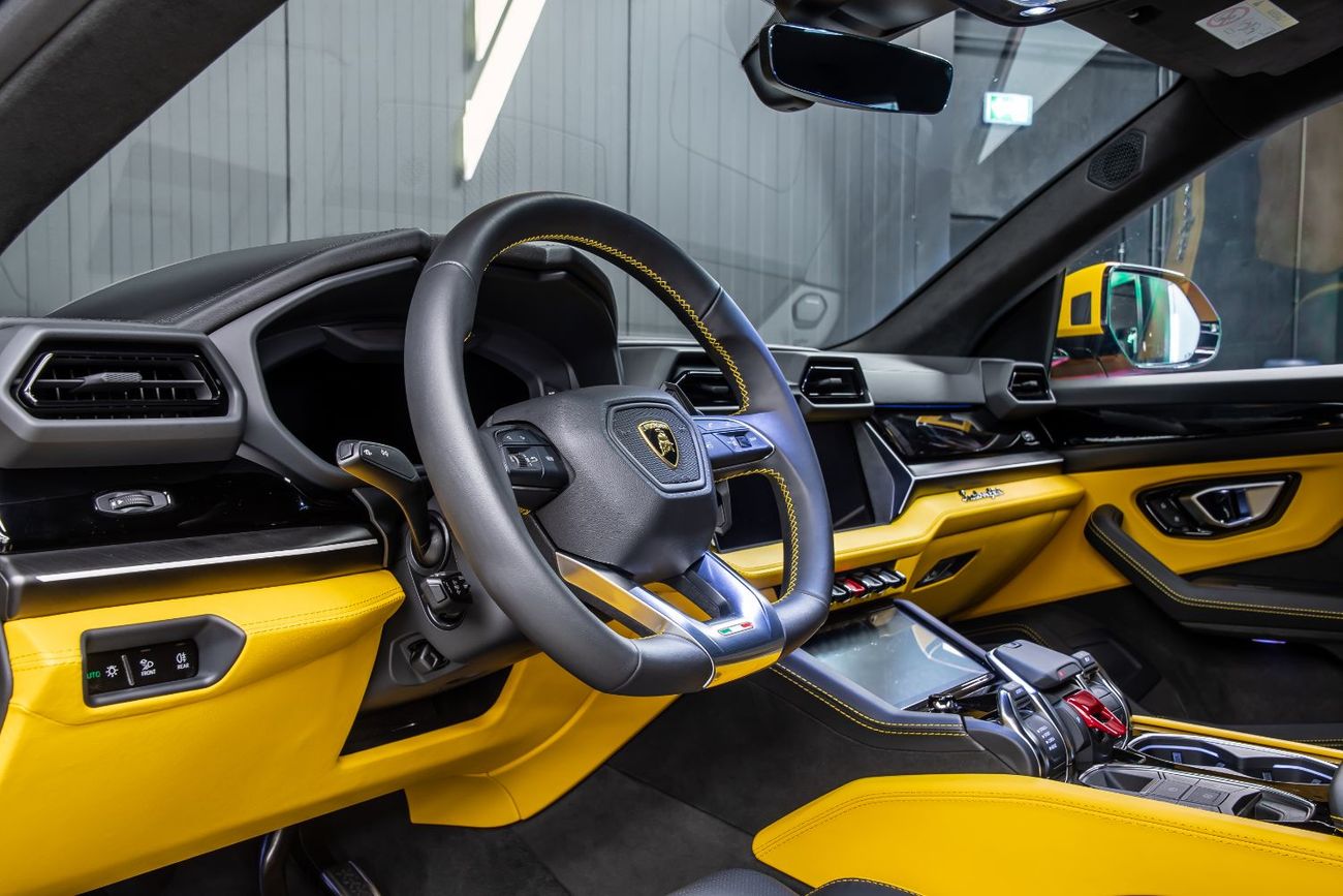 Lamborghini Urus Urus SE + B & W + Panorama + Massage seats + Ambient