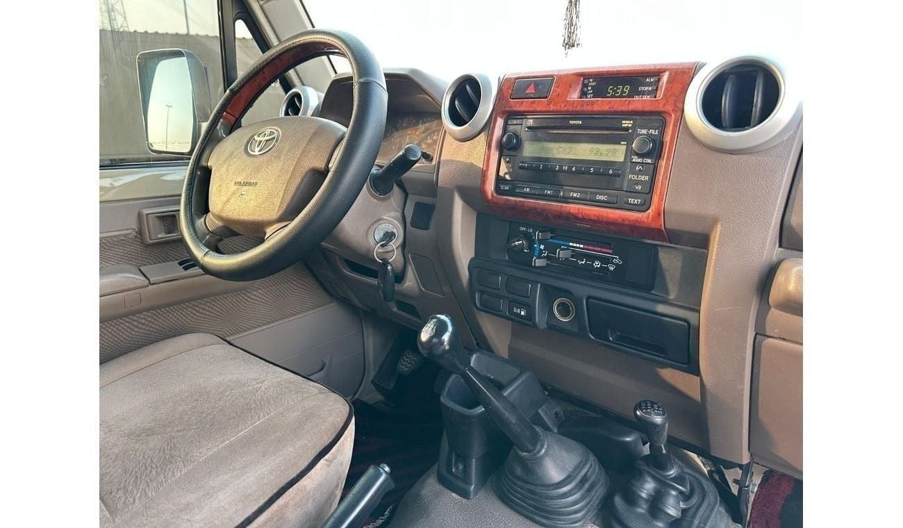 تويوتا لاند كروزر بيك آب TWO DOOR