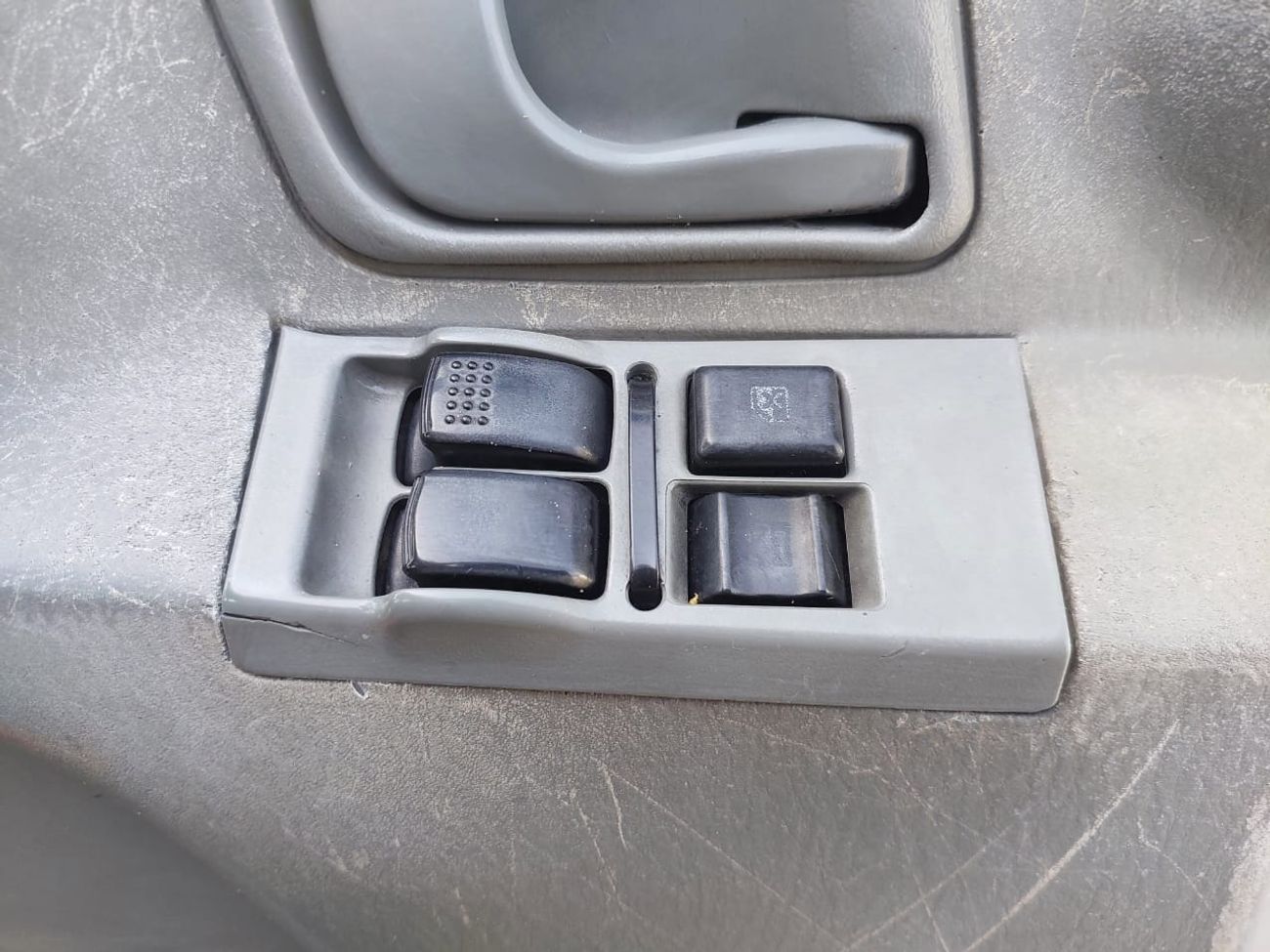 Mitsubishi Fuso Canter MITSUBISHI CANTER ALUMINIUM BODY TRUCK RHD 2003 MODEL 3.9 L DIESEL MANUAL(PM40295)