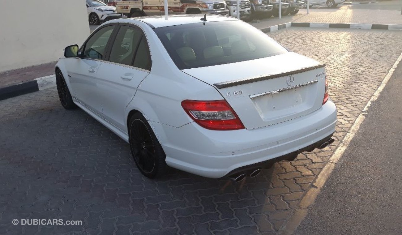 Mercedes-Benz C 63 AMG 2009 Gulf Specs Low mileage full options clean car