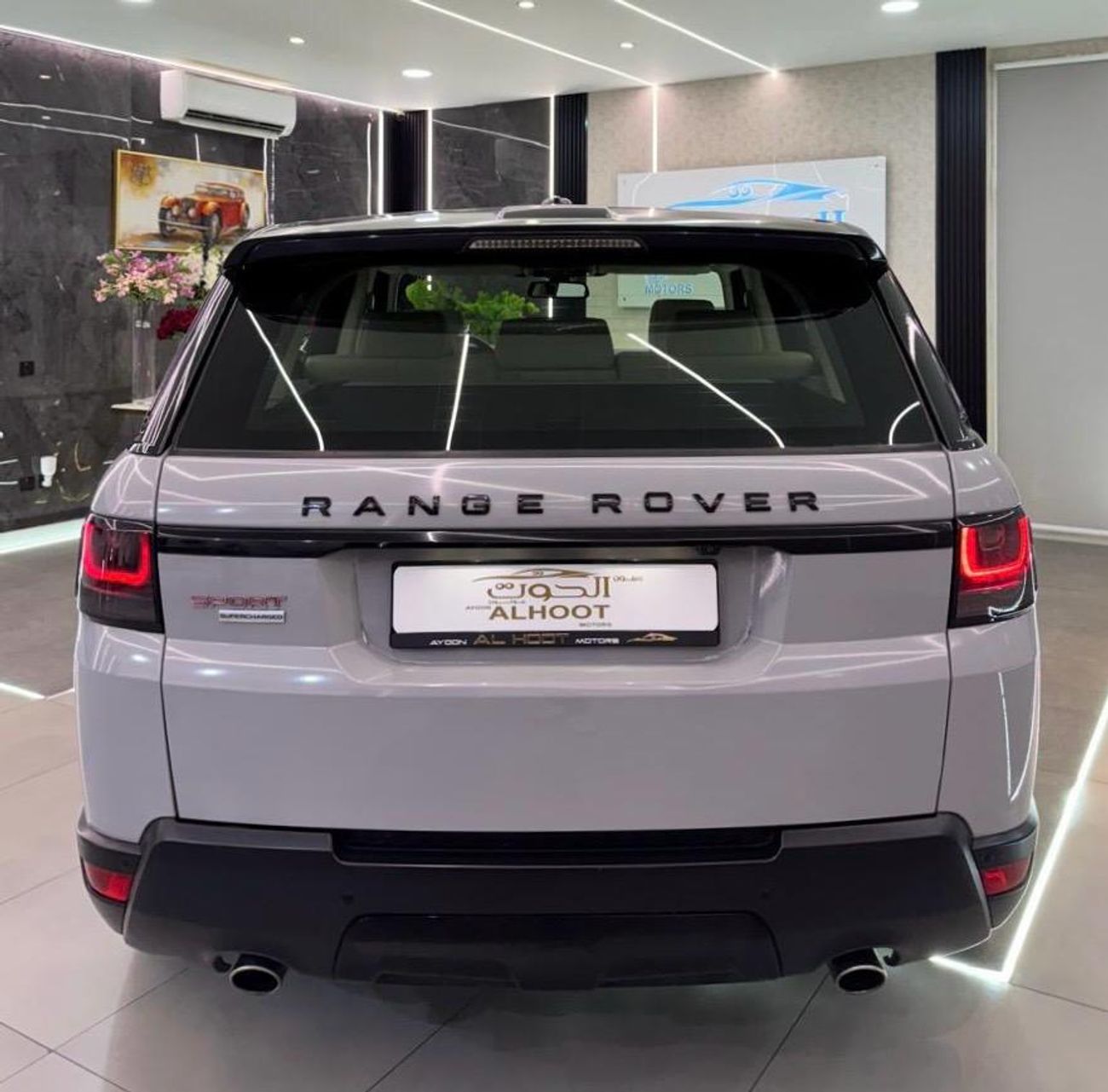 Land Rover Range Rover Sport Supercharged 5.0L ICONIC RANGE ROVER SPORT || STYLISH AND VERSATILE || GCC || PERFECT CONDITIONS ||