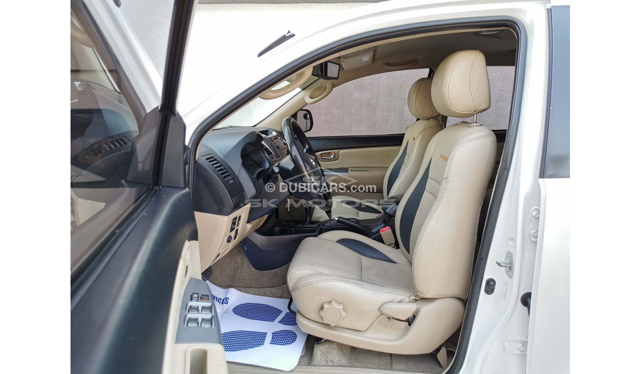 Toyota Fortuner 2.7L, 17" Rims, DRL LED Headlights, Rear Camera, Leather Seats, Rear LCD's, SRS Airbags (LOT # 186)